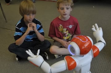 NAO robot and kids-MOVIA