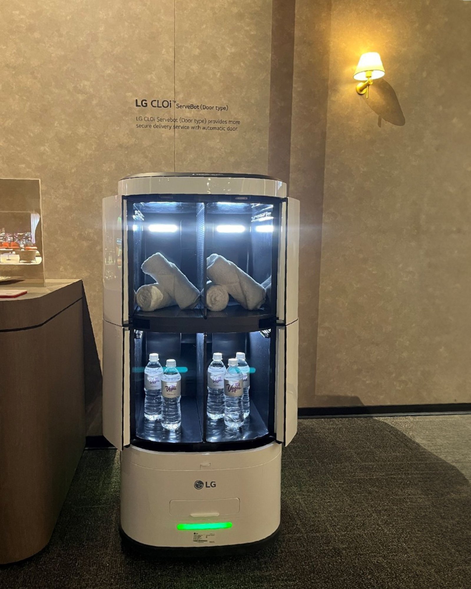 media página e imagen móvil servicio de habitaciones lg cloi-01