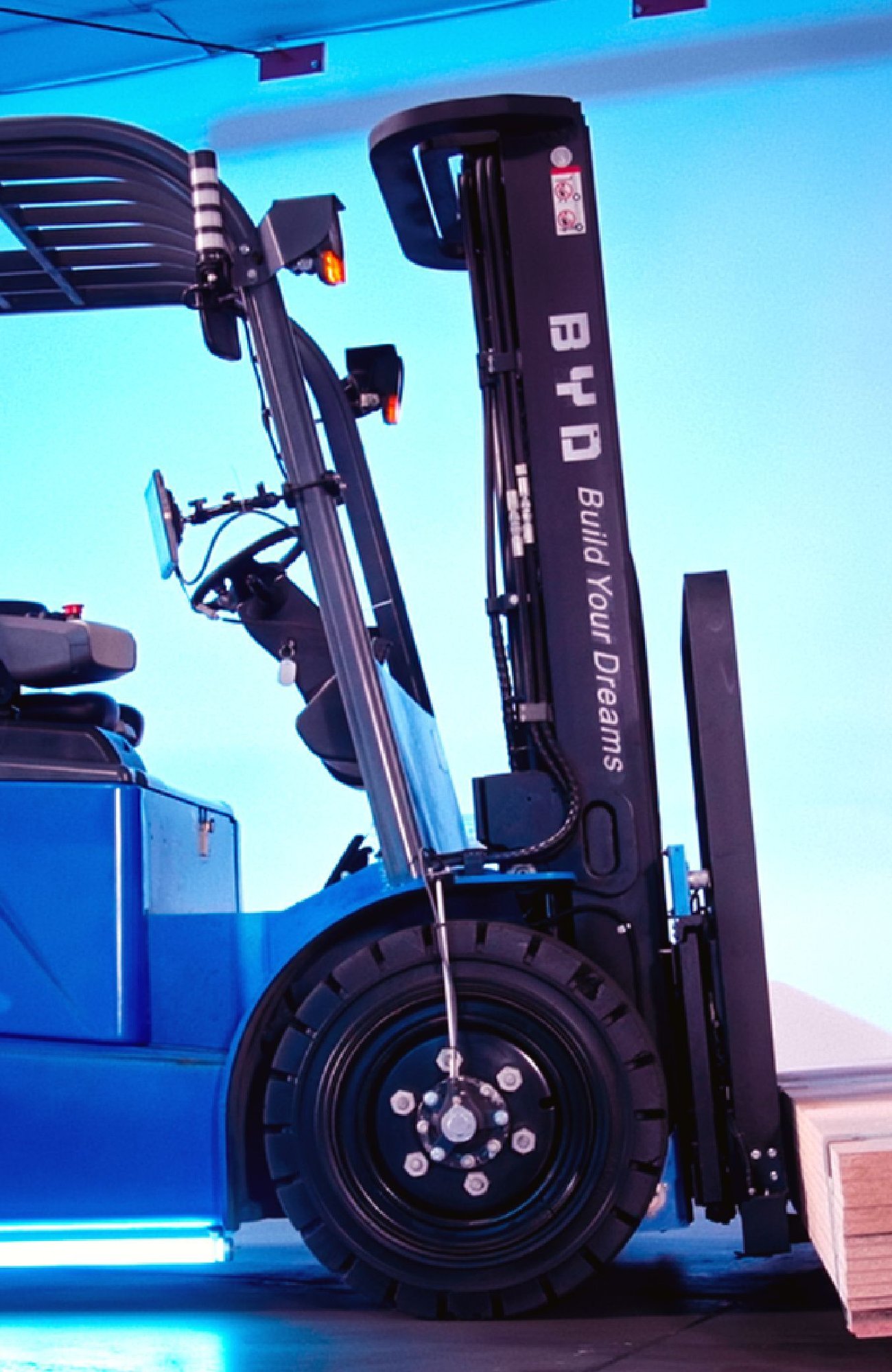 media página manufacturing-robot-forklift-01