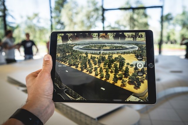 Can AR Be The Antidote to Virtual Classroom Shortcomings?